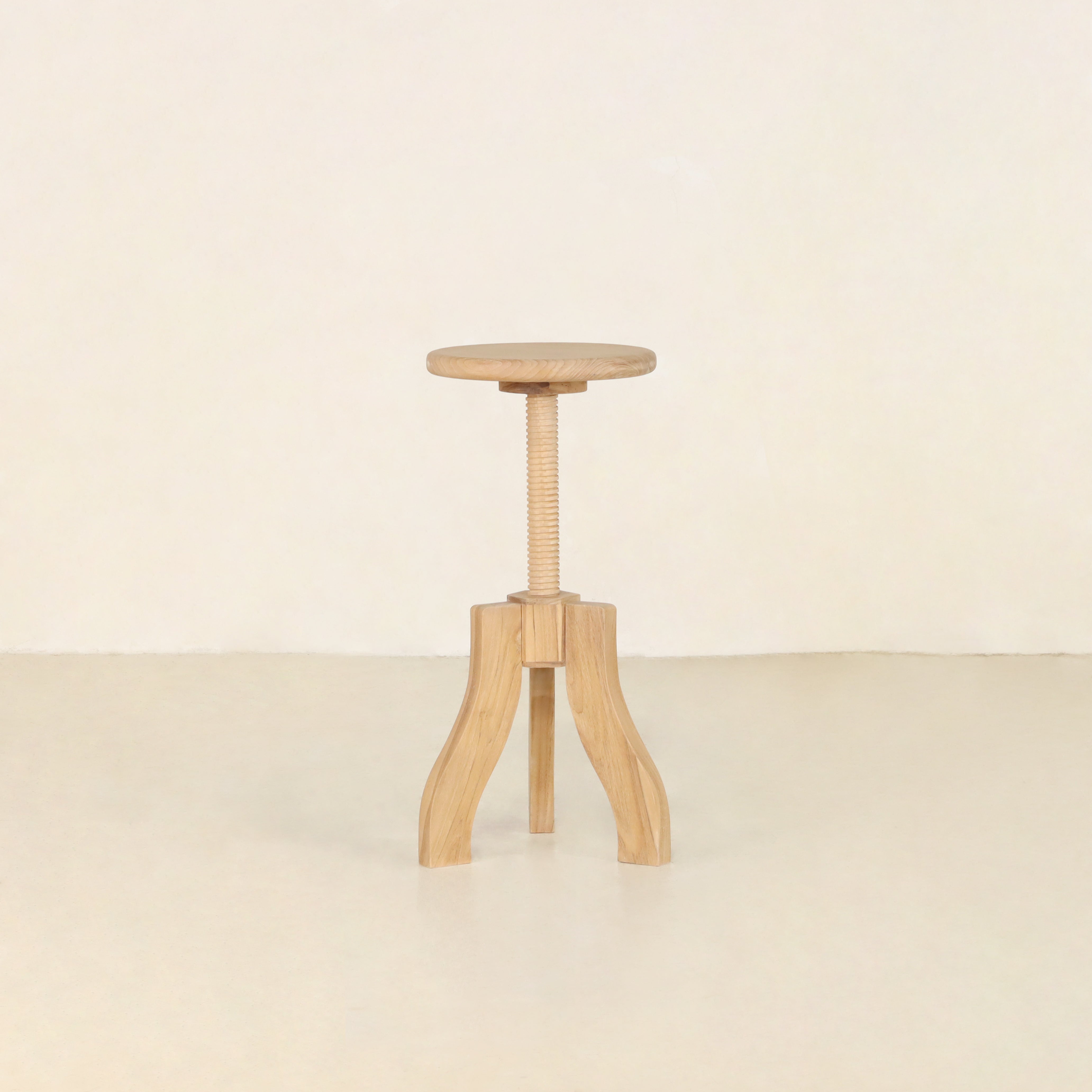 Adjustable Wood Artist Stool1